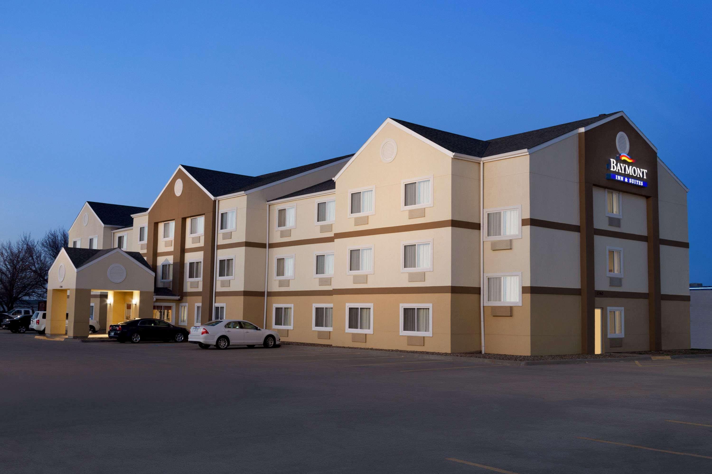 Baymont By Wyndham Salina Hotel Ngoại thất bức ảnh